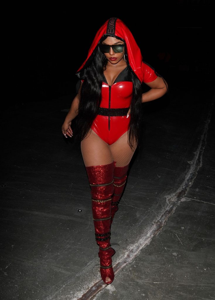 Slutty Singer Ashanti Shows Her Ass While Performing on Stage gallery, pic 20