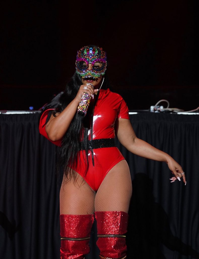 Slutty Singer Ashanti Shows Her Ass While Performing on Stage gallery, pic 26