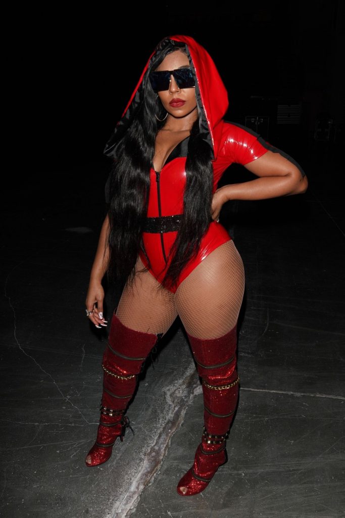 Slutty Singer Ashanti Shows Her Ass While Performing on Stage gallery, pic 34