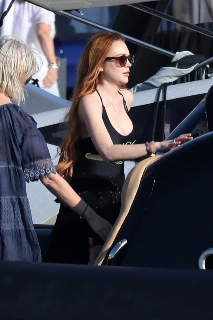 Lindsay Lohan Shows Her Rack and Looks Okay-ish  gallery, pic 4