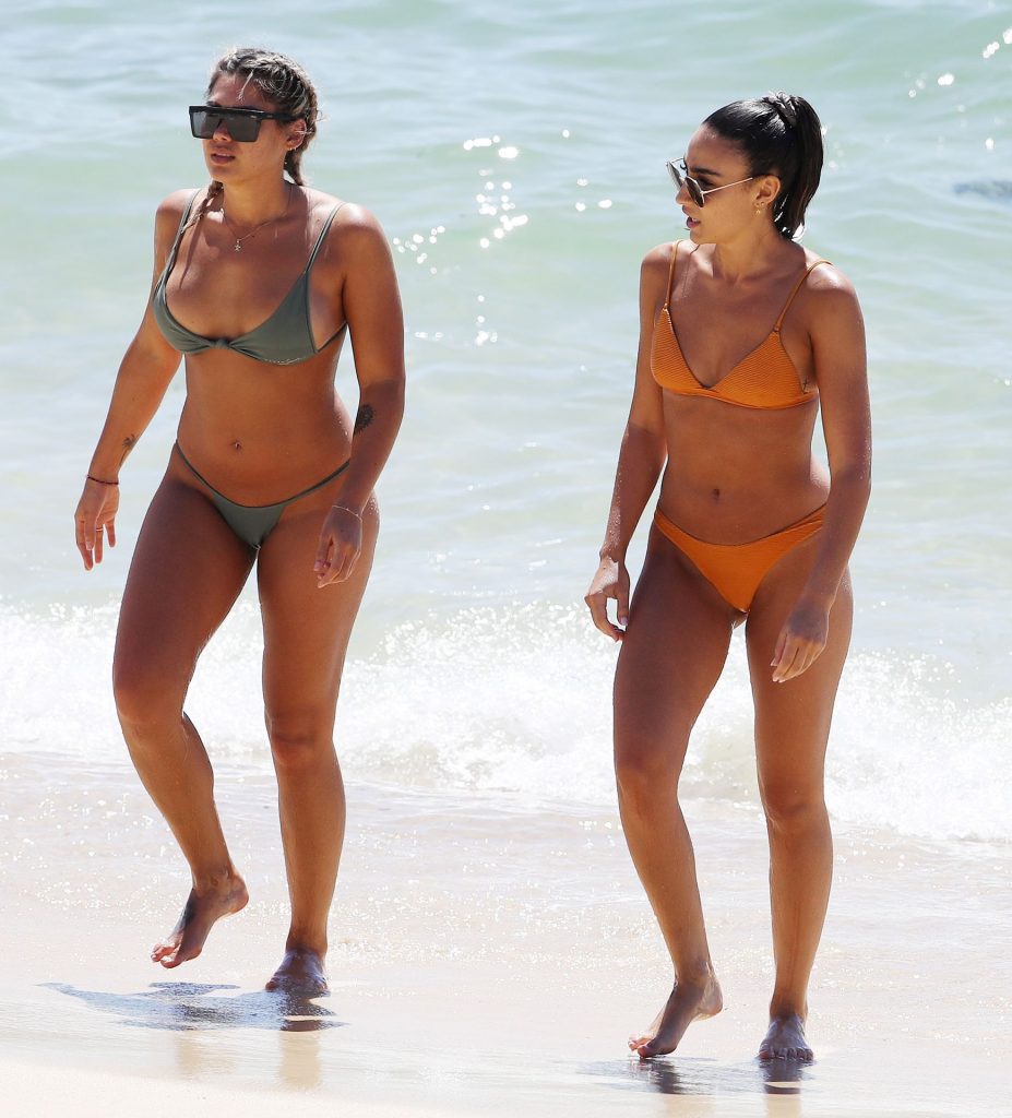 Sexy Girlfriends Noni Janur and Tayla Damir Show Their Bikini Bodies gallery, pic 94