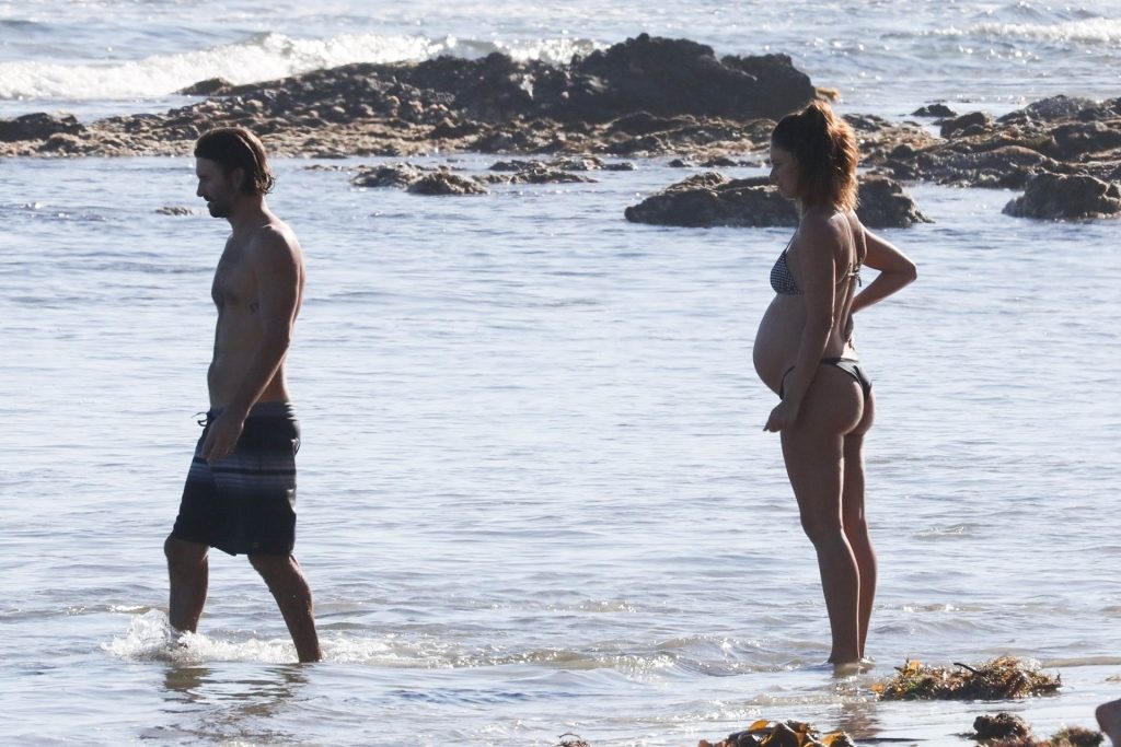 Pregnant Cayley Stoker Showing Her Baby Bump and Bikini Body gallery, pic 2