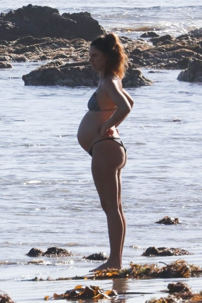 Pregnant Cayley Stoker Showing Her Baby Bump and Bikini Body gallery, pic 38