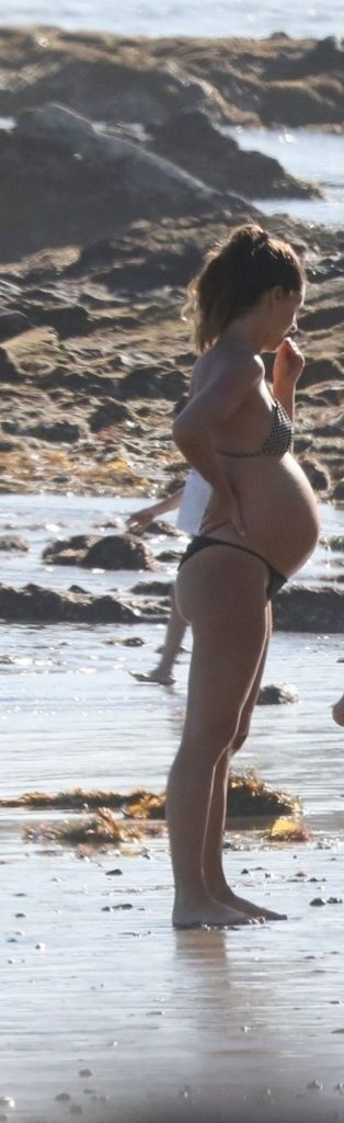 Pregnant Cayley Stoker Showing Her Baby Bump and Bikini Body gallery, pic 6