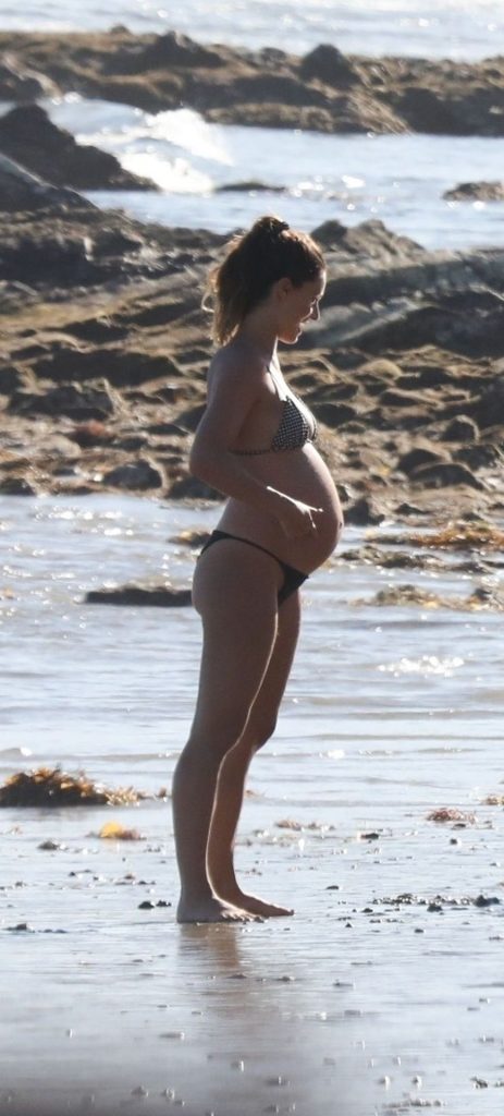 Pregnant Cayley Stoker Showing Her Baby Bump and Bikini Body gallery, pic 10