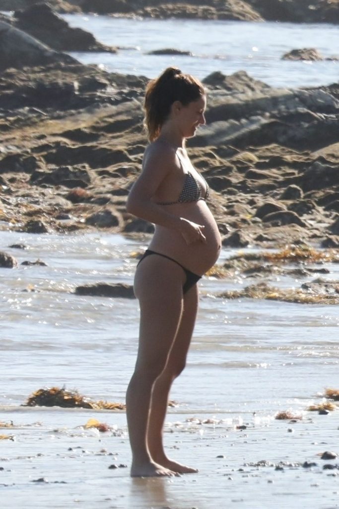 Pregnant Cayley Stoker Showing Her Baby Bump and Bikini Body gallery, pic 12