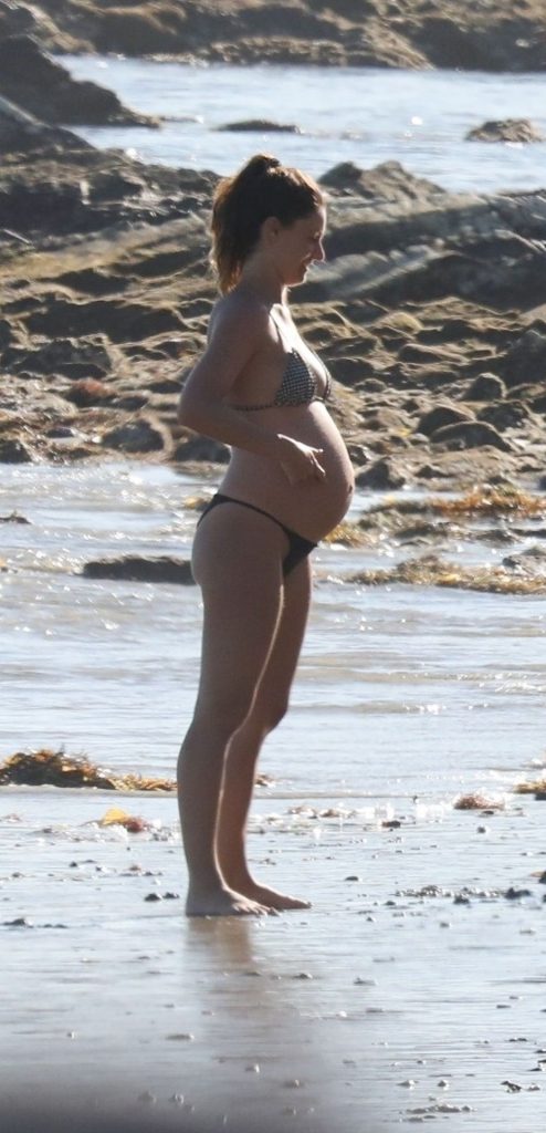 Pregnant Cayley Stoker Showing Her Baby Bump and Bikini Body gallery, pic 18
