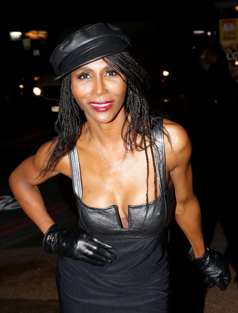 Sinitta Shows Her Boobs in a Fairly Skimpy Dress  gallery, pic 36