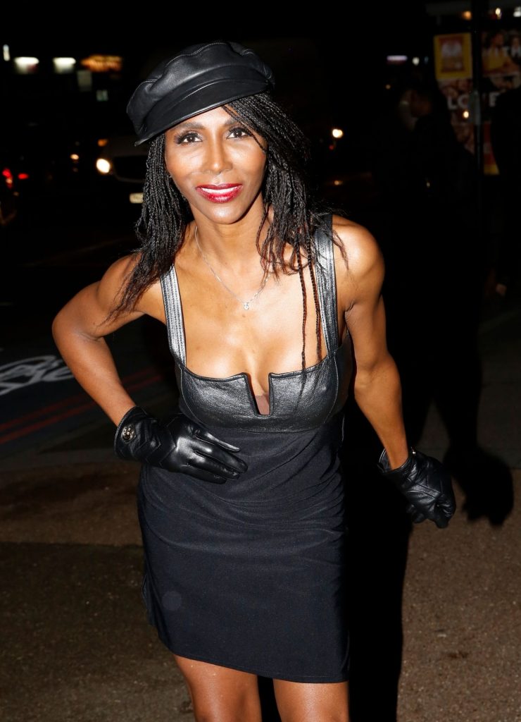 Sinitta Shows Her Boobs in a Fairly Skimpy Dress  gallery, pic 38