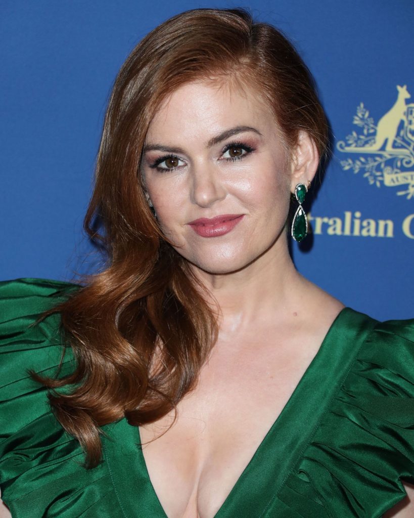 Redheaded Beauty Isla Fisher Stuns in a Cleavage-Baring Dress gallery, pic 86