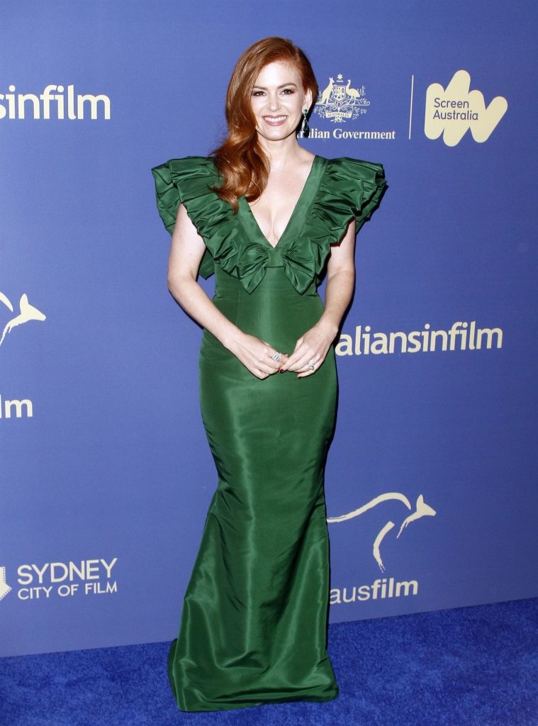 Redheaded Beauty Isla Fisher Stuns in a Cleavage-Baring Dress gallery, pic 12
