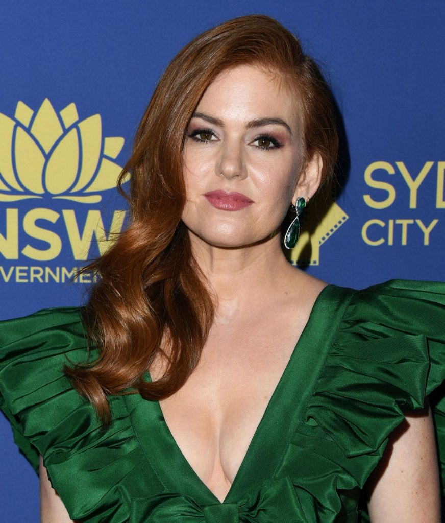 Redheaded Beauty Isla Fisher Stuns in a Cleavage-Baring Dress gallery, pic 140