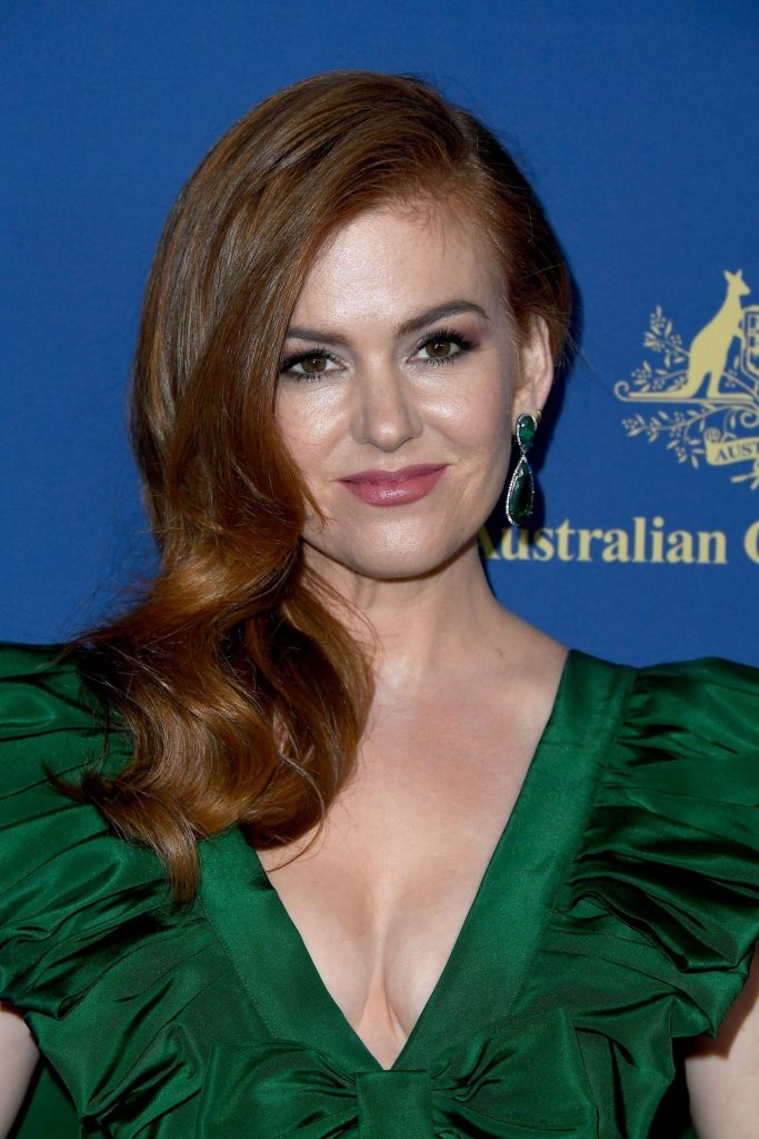 Redheaded Beauty Isla Fisher Stuns in a Cleavage-Baring Dress gallery, pic 150