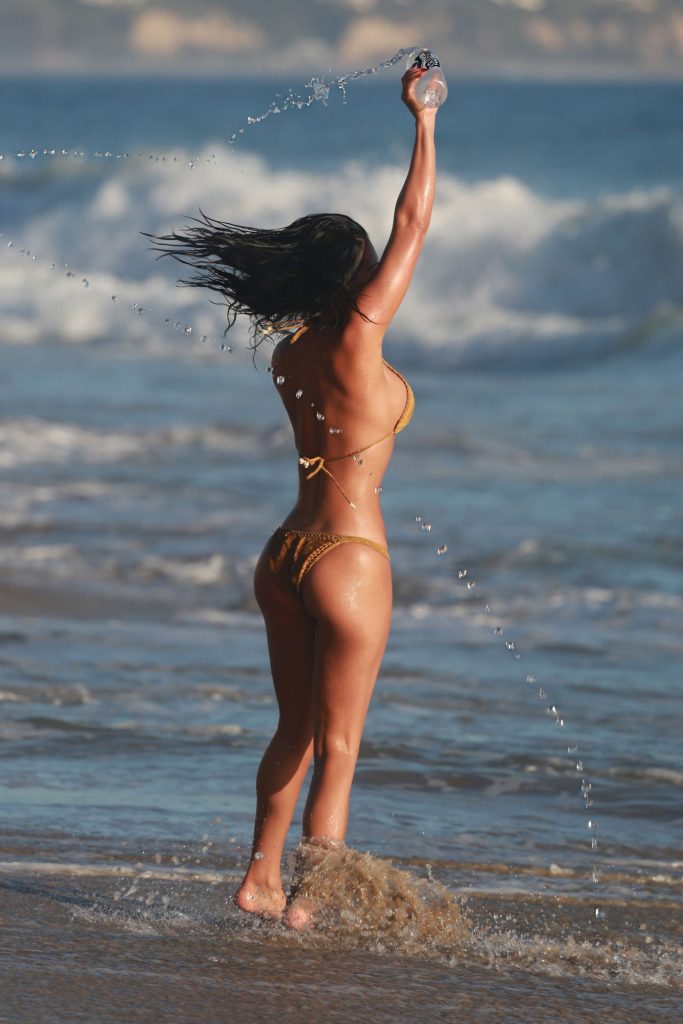Bikini-Clad Jessica Cribbon Flaunting Her Gorgeous Body  gallery, pic 48