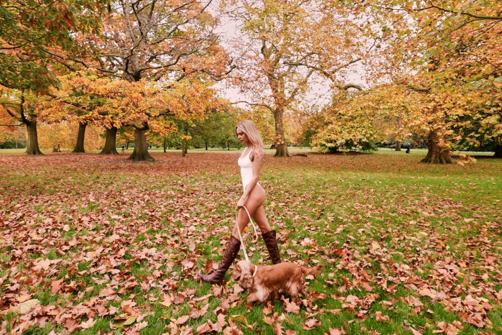 Blonde Kimberley Garner Shamelessly Showing Her Slim Body gallery, pic 10