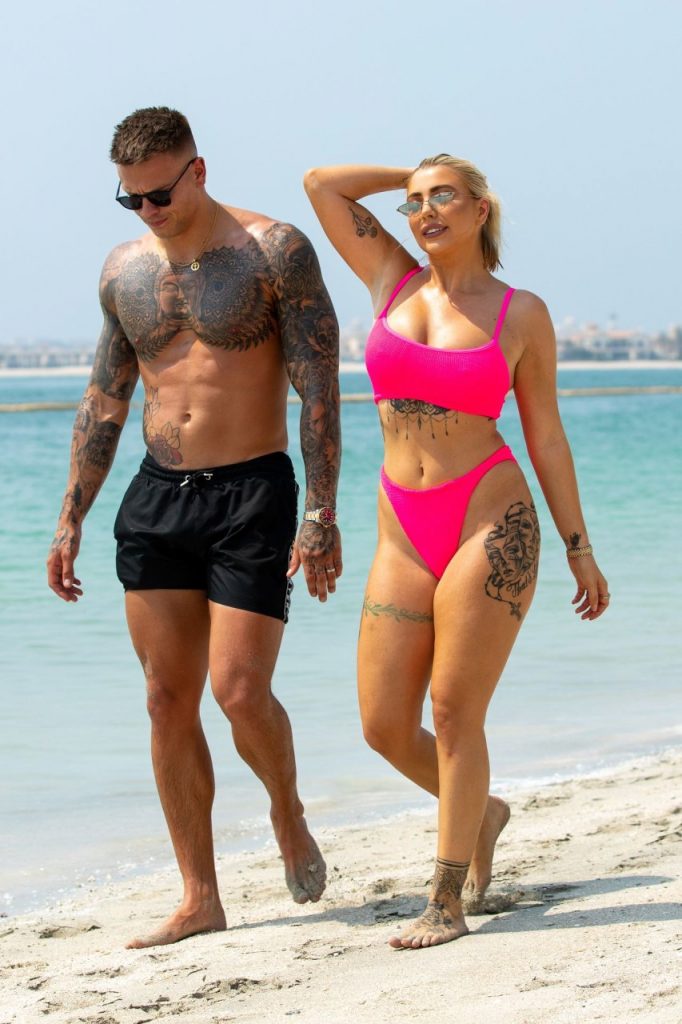 Bikini-Clad Olivia Buckland Enjoys Making Out with Her Hubby gallery, pic 24