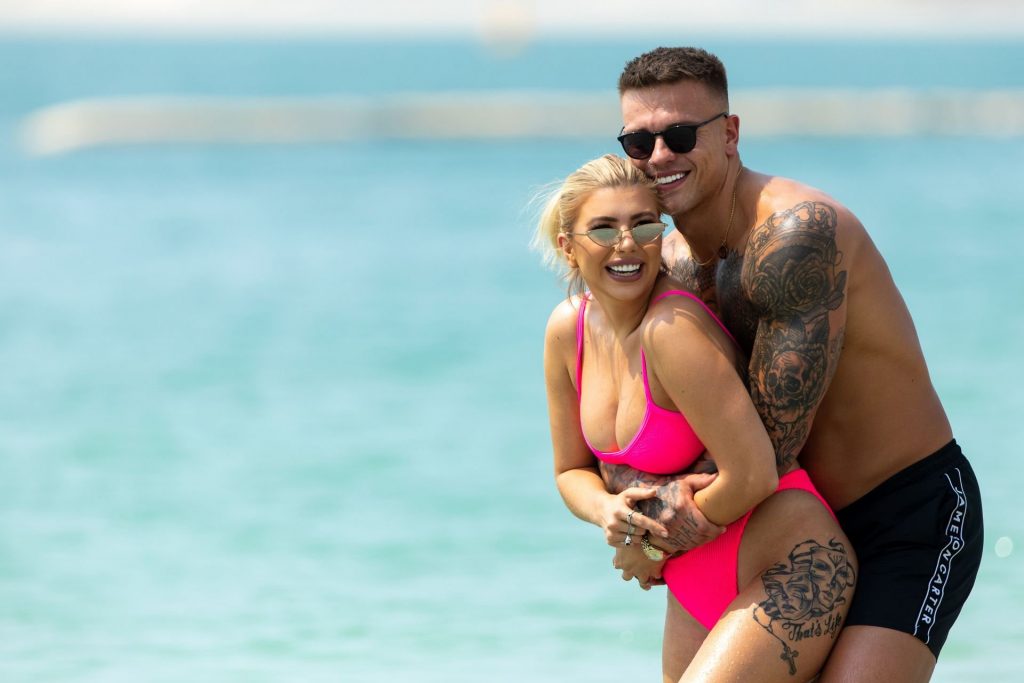 Bikini-Clad Olivia Buckland Enjoys Making Out with Her Hubby gallery, pic 46