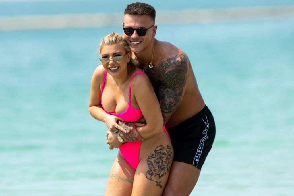 Bikini-Clad Olivia Buckland Enjoys Making Out with Her Hubby gallery, pic 50