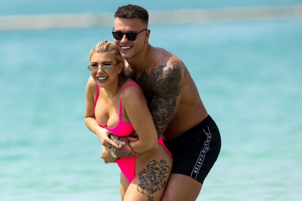 Bikini-Clad Olivia Buckland Enjoys Making Out with Her Hubby gallery, pic 52