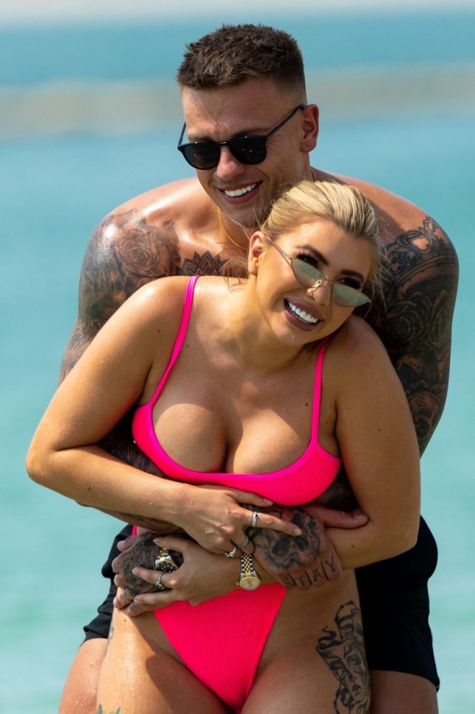 Bikini-Clad Olivia Buckland Enjoys Making Out with Her Hubby gallery, pic 56