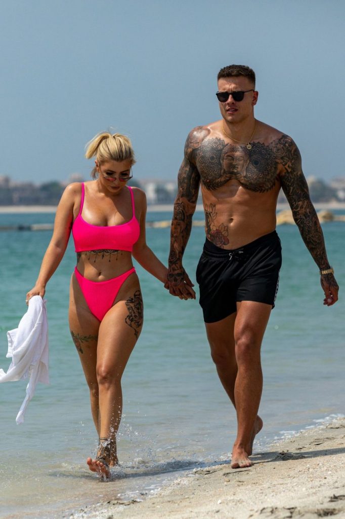 Bikini-Clad Olivia Buckland Enjoys Making Out with Her Hubby gallery, pic 6