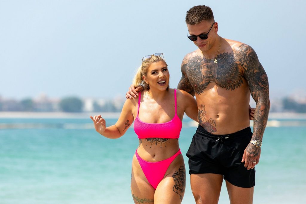 Bikini-Clad Olivia Buckland Enjoys Making Out with Her Hubby gallery, pic 16