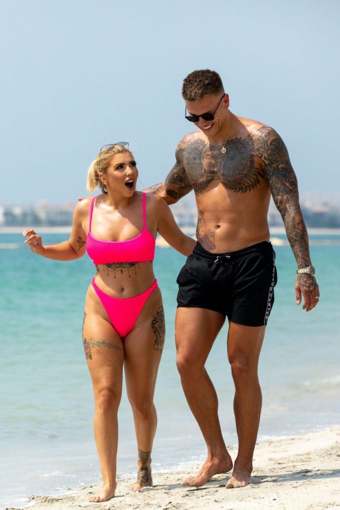 Bikini-Clad Olivia Buckland Enjoys Making Out with Her Hubby gallery, pic 18