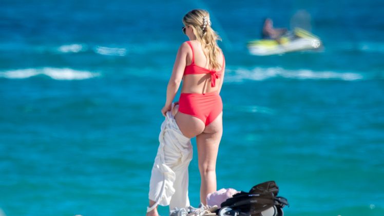 Reality TV Star Tabitha Willett Shows Her Ass in a Bikini