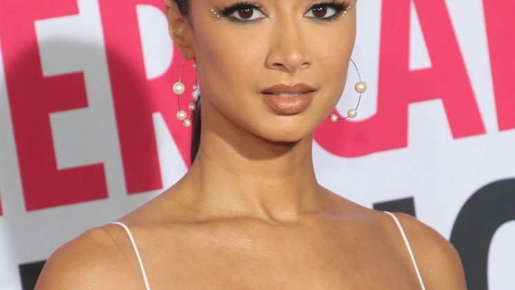 Sensational Celebrity Draya Michele Teasing with Her Cleavage