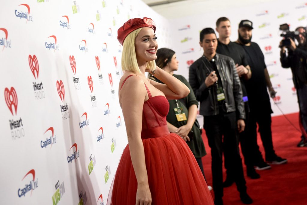 Busty Singer Katy Perry Showcasing Her Cleavage in a Red Dress gallery, pic 230