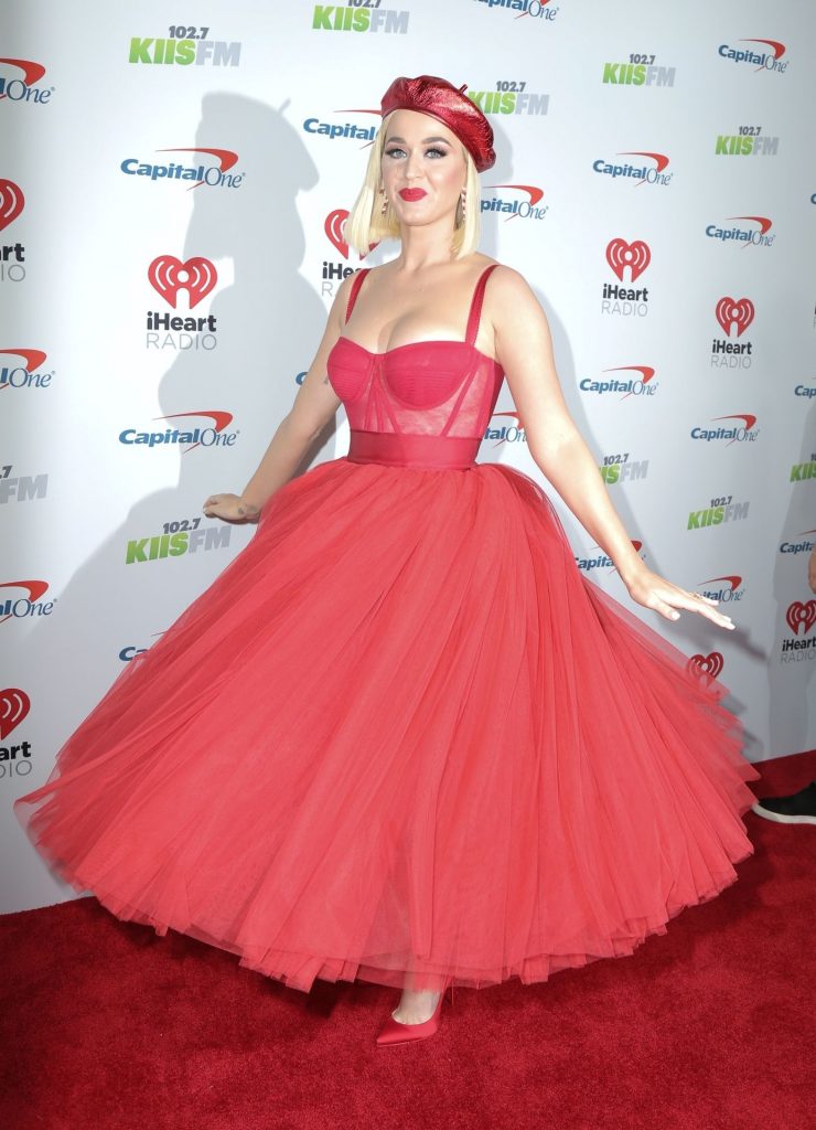 Busty Singer Katy Perry Showcasing Her Cleavage in a Red Dress gallery, pic 246