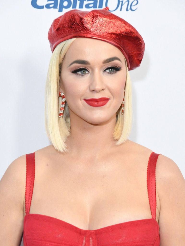 Busty Singer Katy Perry Showcasing Her Cleavage in a Red Dress gallery, pic 44
