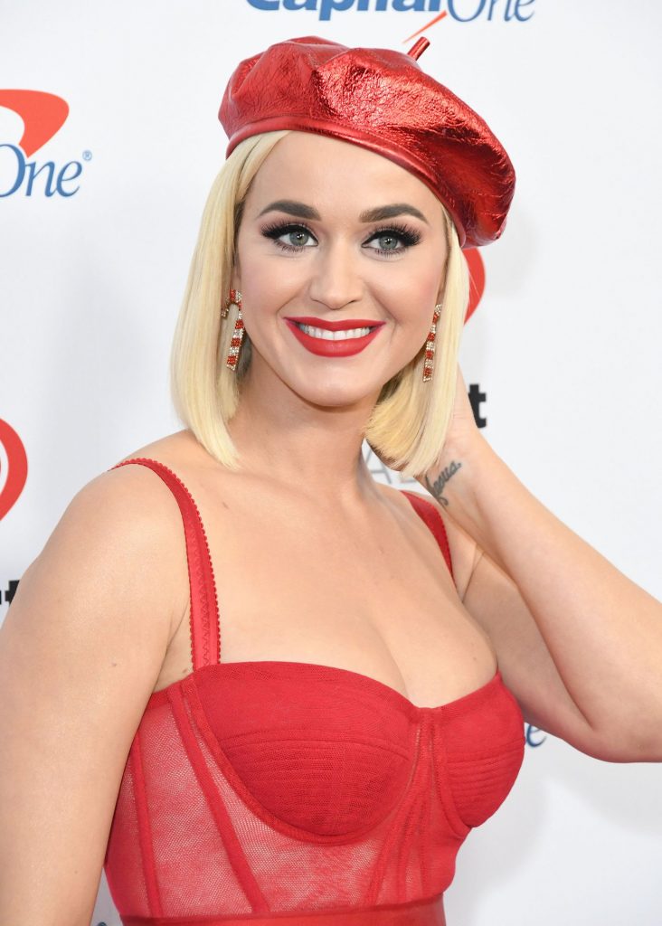 Busty Singer Katy Perry Showcasing Her Cleavage in a Red Dress gallery, pic 52