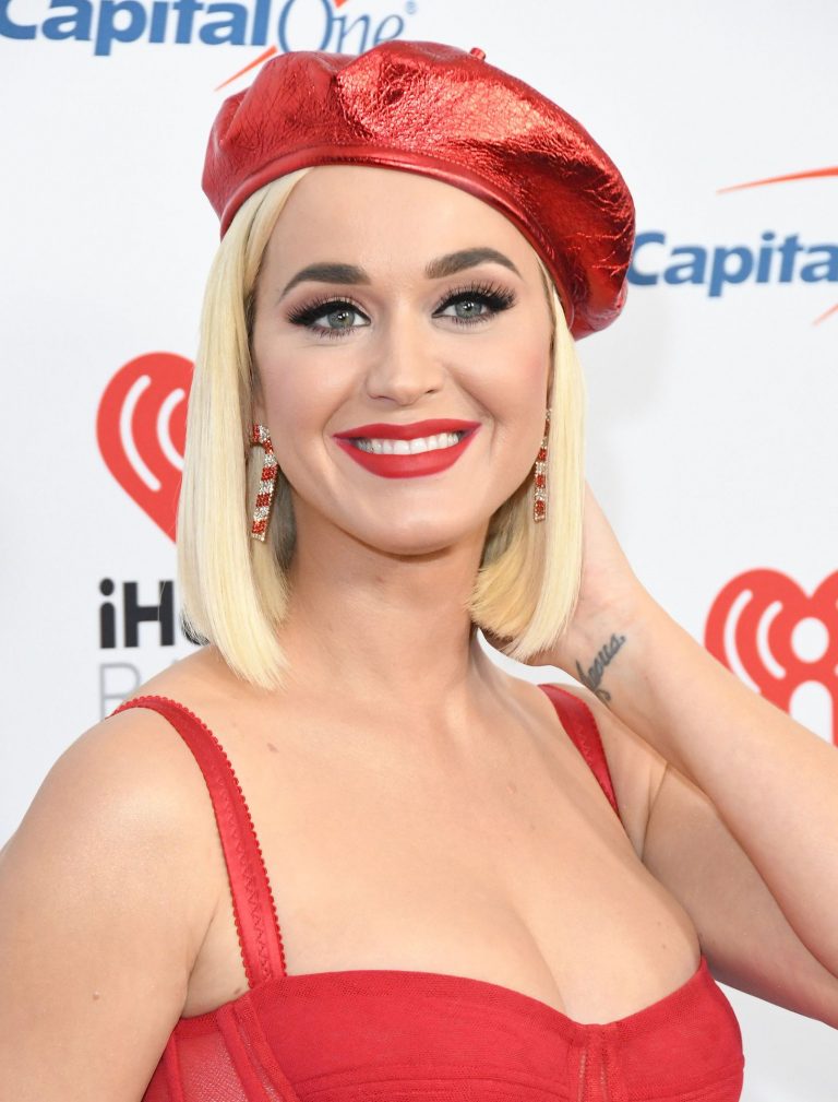 Busty Singer Katy Perry Showcasing Her Cleavage In A Red Dress The Fappening 1133