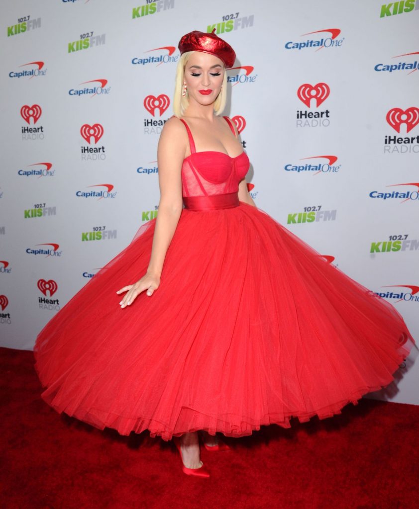 Busty Singer Katy Perry Showcasing Her Cleavage in a Red Dress gallery, pic 112