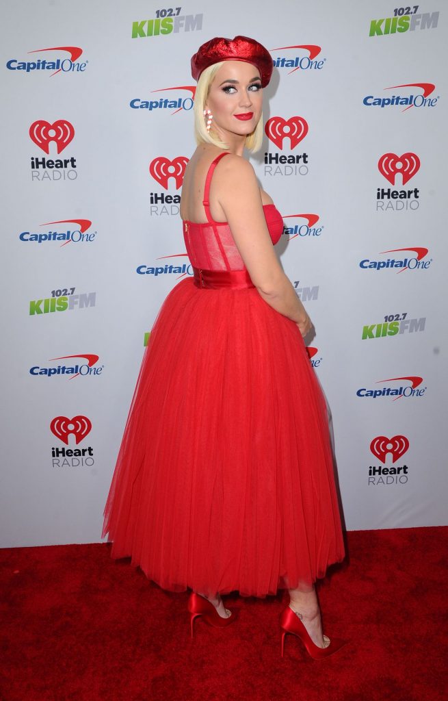 Busty Singer Katy Perry Showcasing Her Cleavage in a Red Dress gallery, pic 124