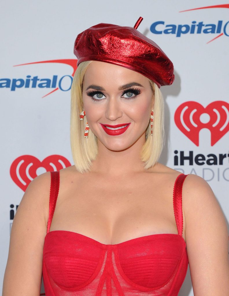 Busty Singer Katy Perry Showcasing Her Cleavage in a Red Dress gallery, pic 134