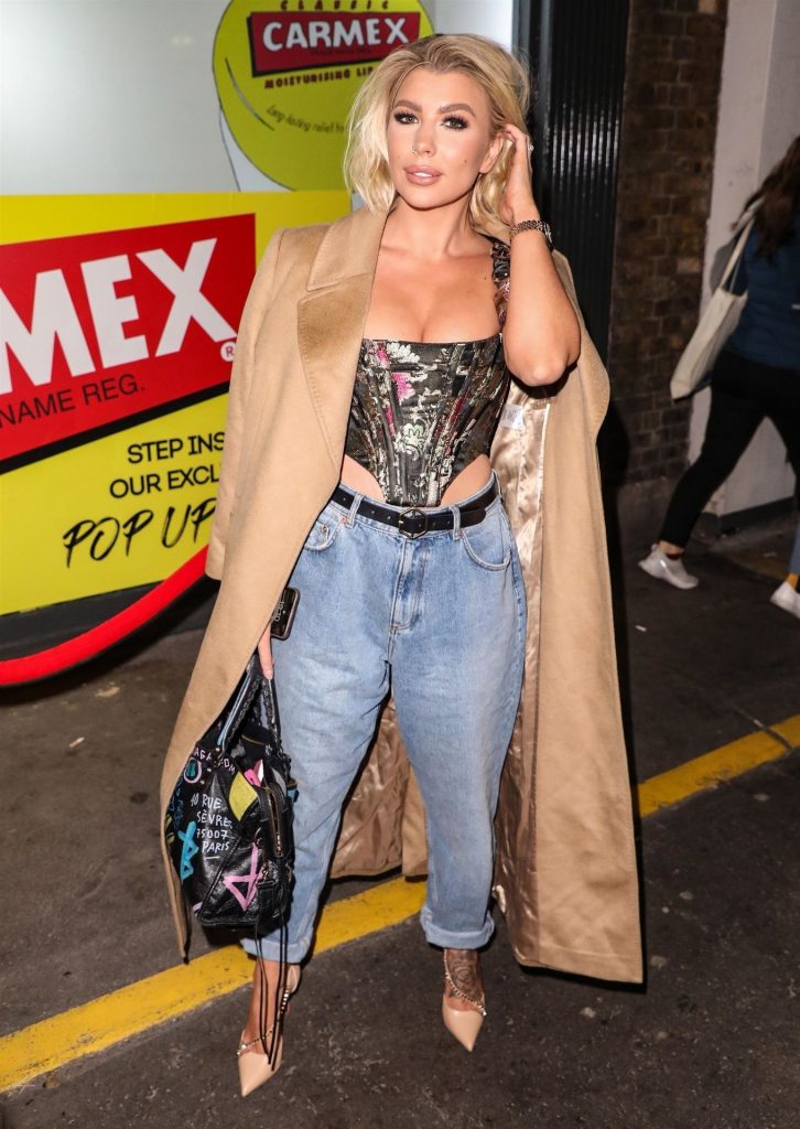 Busty Blonde Olivia Buckland Showing Off Her Admirable Cleavage gallery, pic 32