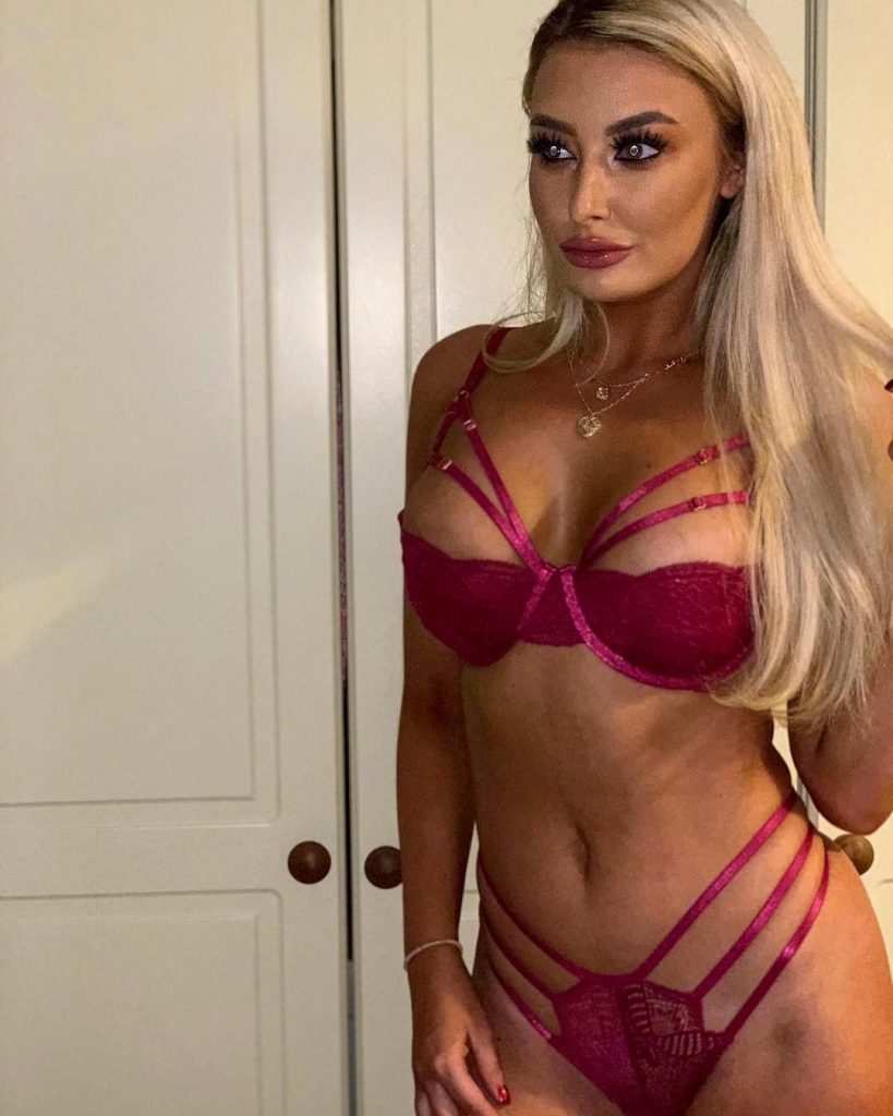 Sexy Collection of Exciting Chloe Crowhurst Pictures  gallery, pic 36