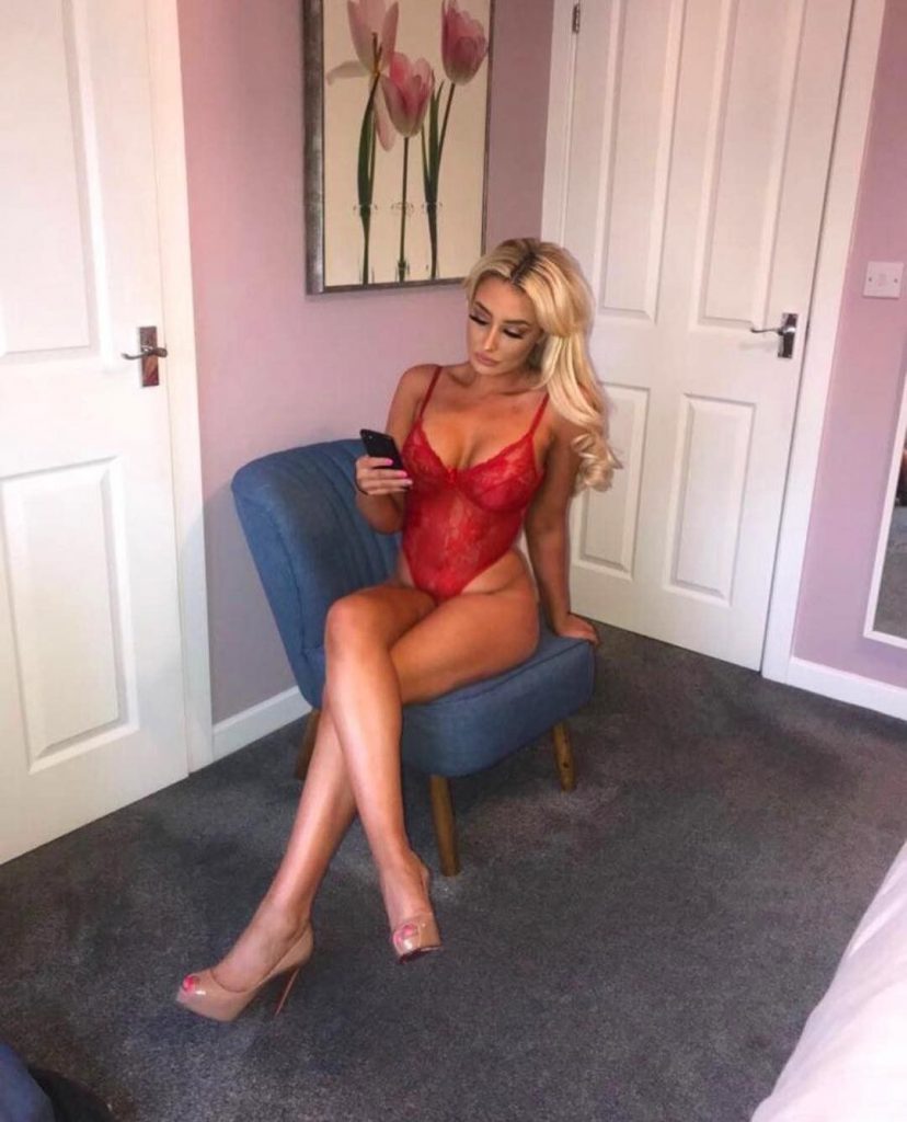 Sexy Collection of Exciting Chloe Crowhurst Pictures  gallery, pic 44