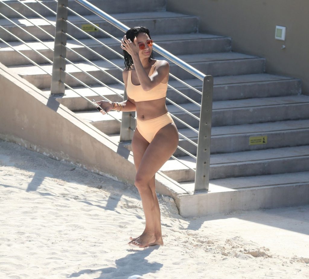 Bikini-Wearing Draya Michele Showing Off Her Meaty Ass in HQ gallery, pic 44