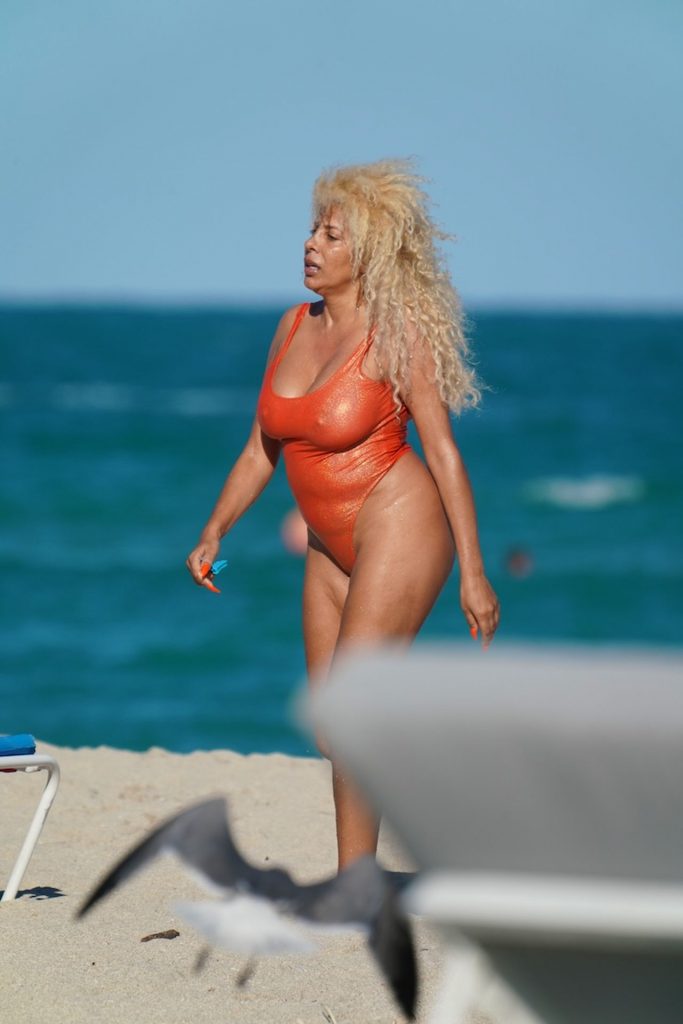 Swimsuit-Wearing Afida Turner Looks Like a Mess in Her Swimsuit gallery, pic 20
