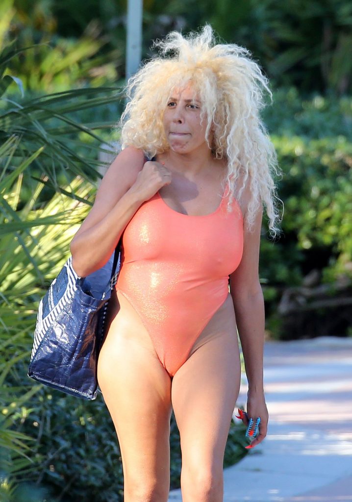 Swimsuit-Wearing Afida Turner Looks Like a Mess in Her Swimsuit gallery, pic 44