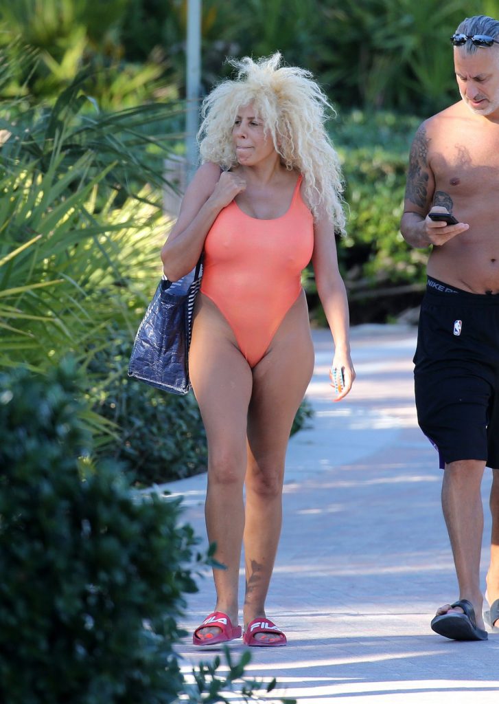 Swimsuit-Wearing Afida Turner Looks Like a Mess in Her Swimsuit gallery, pic 50
