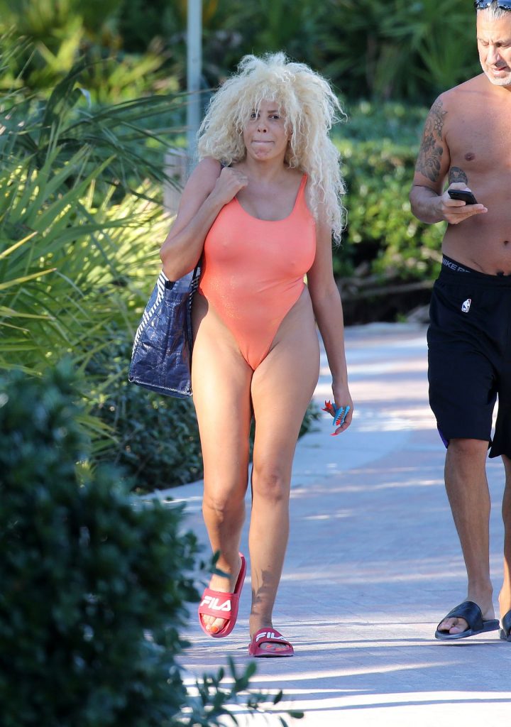 Swimsuit-Wearing Afida Turner Looks Like a Mess in Her Swimsuit gallery, pic 52