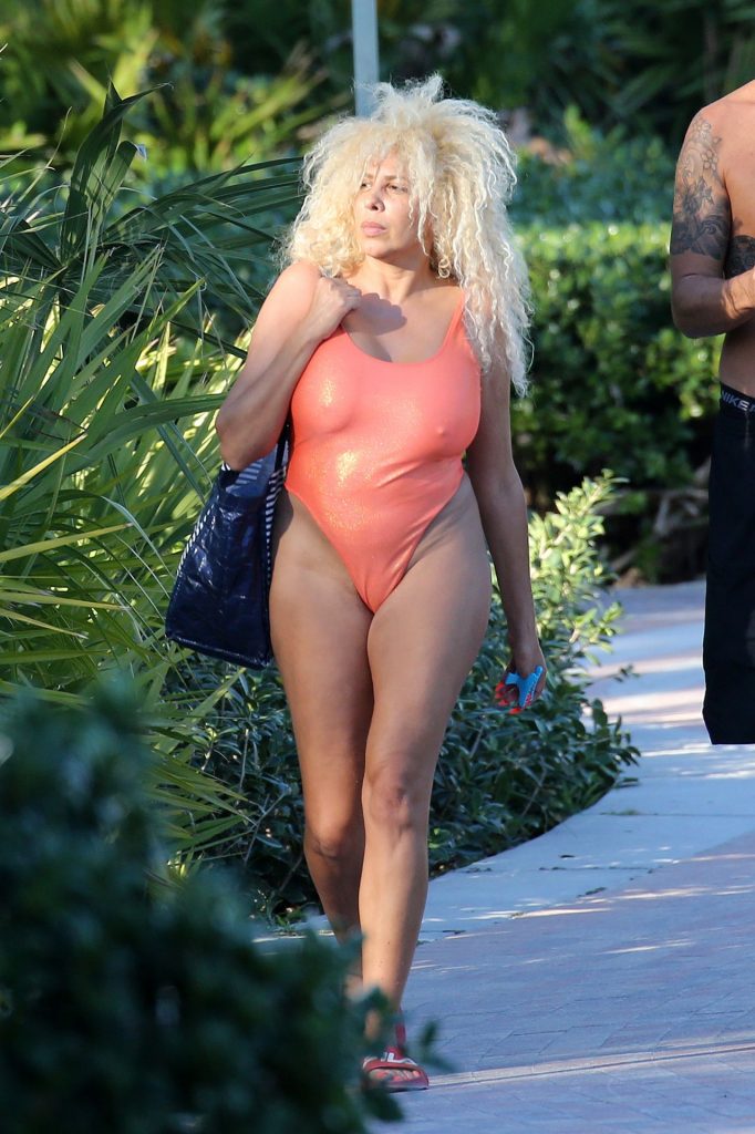 Swimsuit-Wearing Afida Turner Looks Like a Mess in Her Swimsuit gallery, pic 88