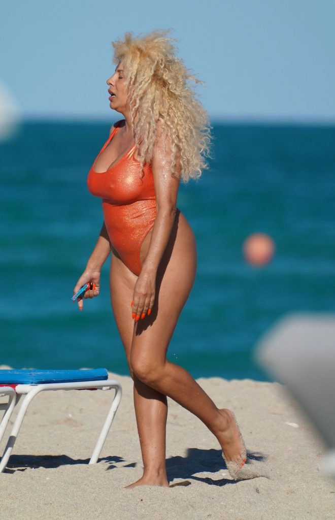 Swimsuit-Wearing Afida Turner Looks Like a Mess in Her Swimsuit gallery, pic 18