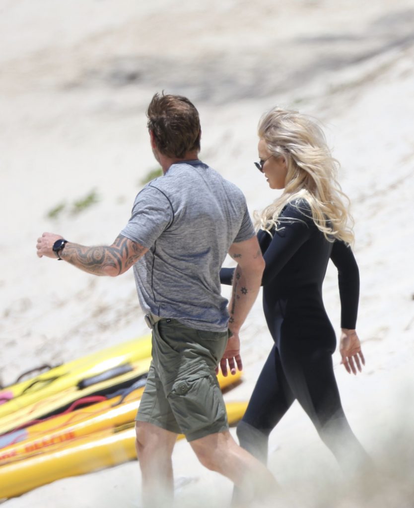 Blonde Pamela Anderson Shows Her Legendary Boobs in a Wetsuit gallery, pic 32