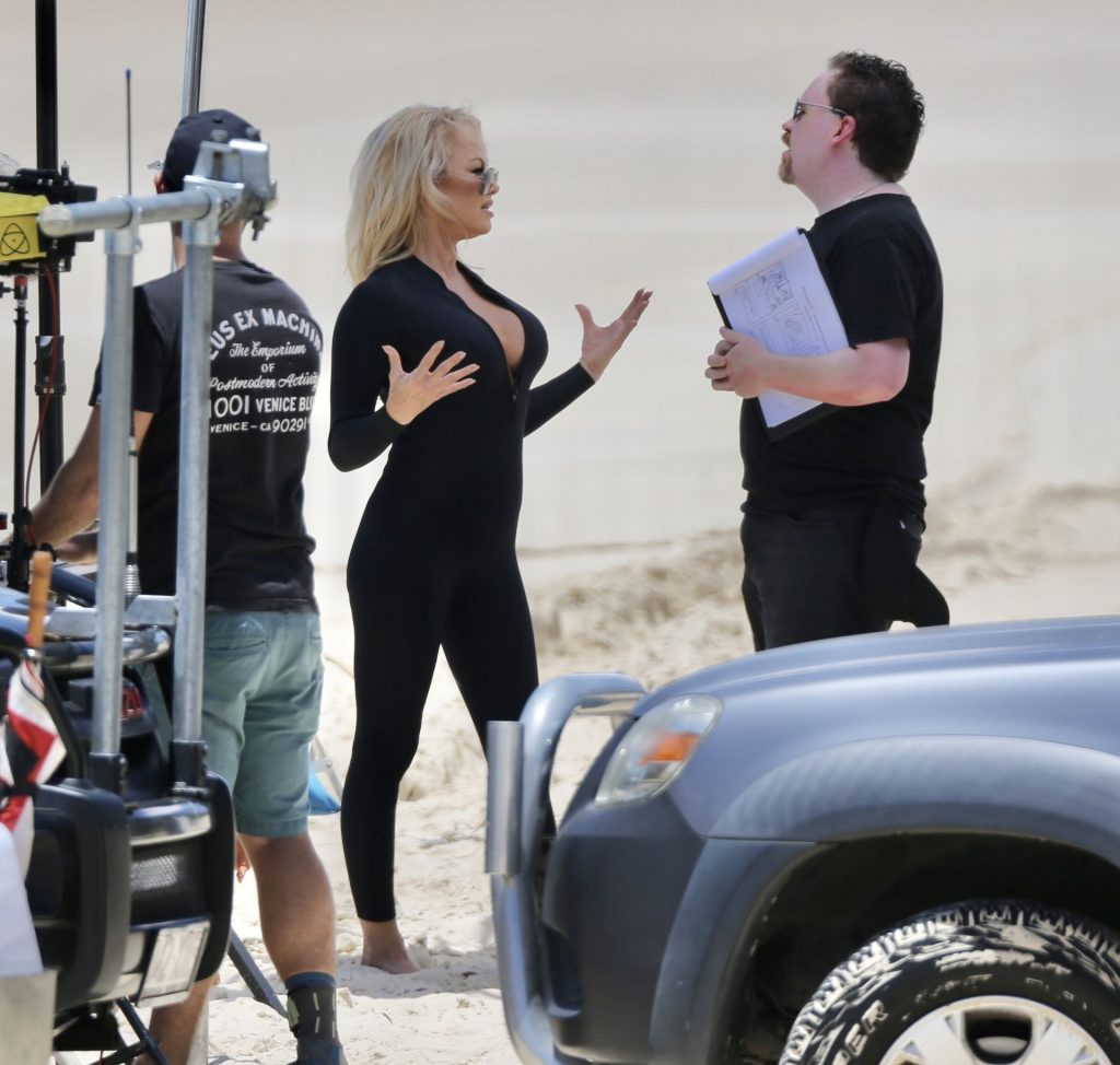 Blonde Pamela Anderson Shows Her Legendary Boobs in a Wetsuit gallery, pic 44