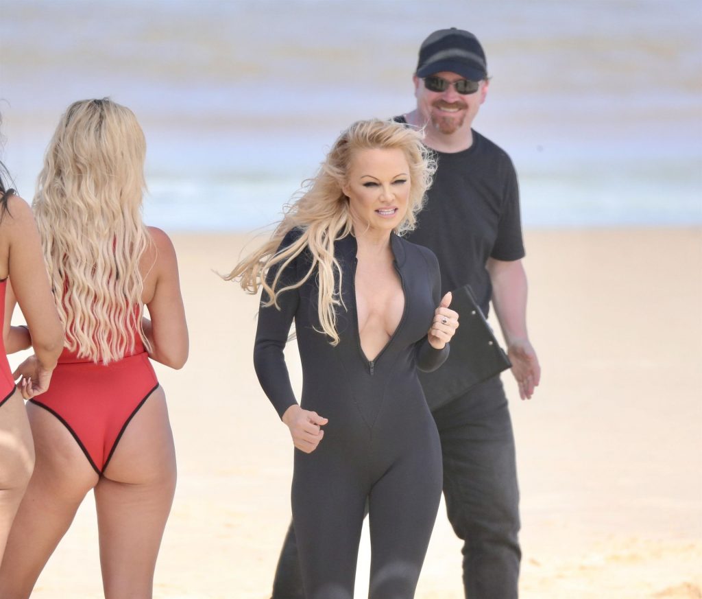 Blonde Pamela Anderson Shows Her Legendary Boobs in a Wetsuit gallery, pic 70